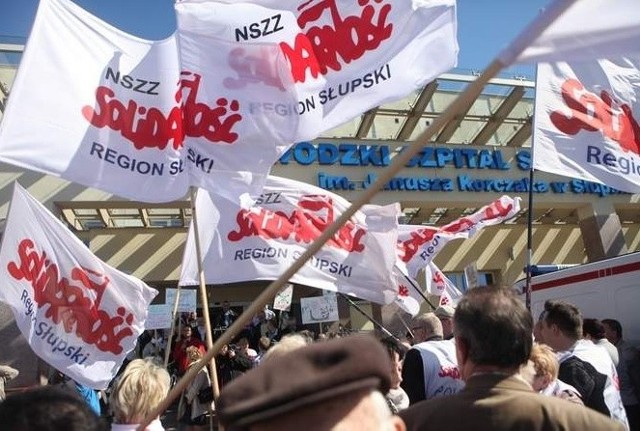 Protest przed słupskim szpitalem.