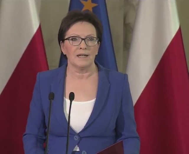 Premier Ewa Kopacz podczas konferencji prasowej.