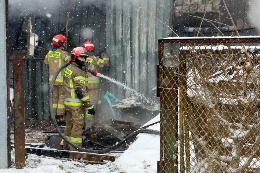 Potężny pożar hali na ul. Smoluchowskiego w Lublinie. Zobacz zdjęcia z akcji