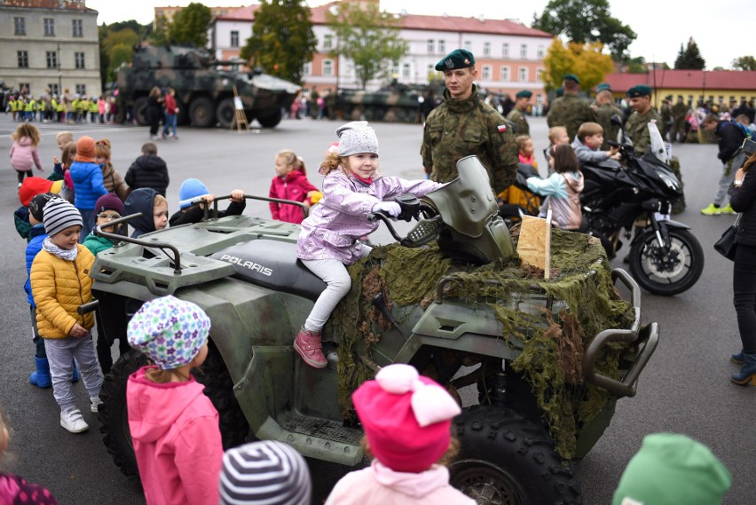 Żołnierze z Przemyśla pokazali swój sprzęt podczas dnia otwartych koszar [ZDJĘCIA]