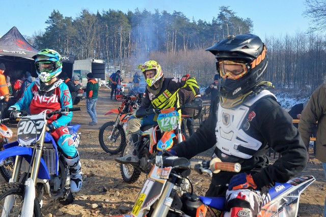 Przypomnijmy otwarcie PUK Areny w Lipnie. Dzięki halom ułożonym w literę „L” fani motocrossu będą mogli trenować nawet zimą. Nie straszny będzie mróz i śnieg. Więcej o otwarciu i inwestorze -Przedsiębiorstwie Usług Komunalnych w Lipnie w "Tygodniku Lipnowskim".INFO Z POLSKI odc.22 - przegląd najciekawszych informacji ostatnich dni w kraju.