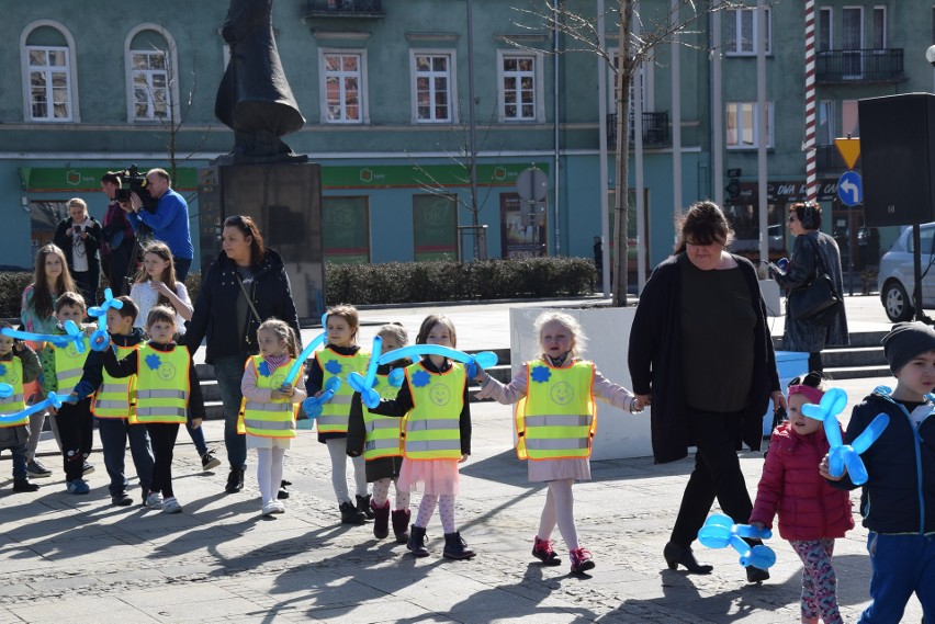 „Przystanek autyzm” to happening w Dzień Autyzmu na placu...