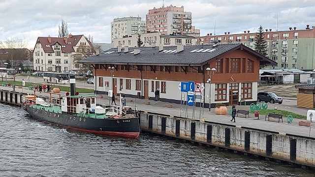 Gorzowski lodołamacz Kuna od trzech miesięcy stoi przy nabrzeżu w Gryfinie.