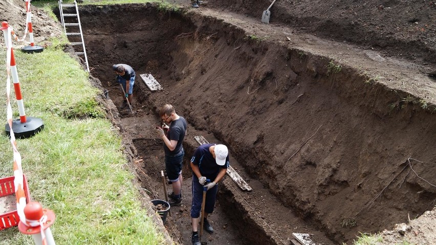 W Krzepicach wydobywają spod ziemi prawdziwe skarby. Tu stał...