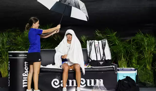 Pogoda w Cancun mocno daje się we znaki tenisistkom.