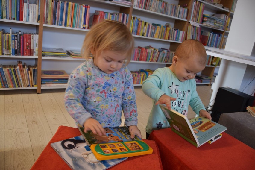 Mamy, babcie i maluchy - wszyscy znakomicie czują się w gościnnych prograch radziejowskiej biblioteki