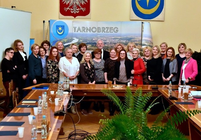 Tarnobrzeska Rada Kobiet z prezydentem miasta Dariuszem Bożkiem. Zdjęcie ilustracyjne