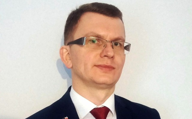 Adam Stoksik pokieruje Oddziałem Regionalnym Kasy Rolniczego Ubezpieczenia Społecznego w Kielcach.