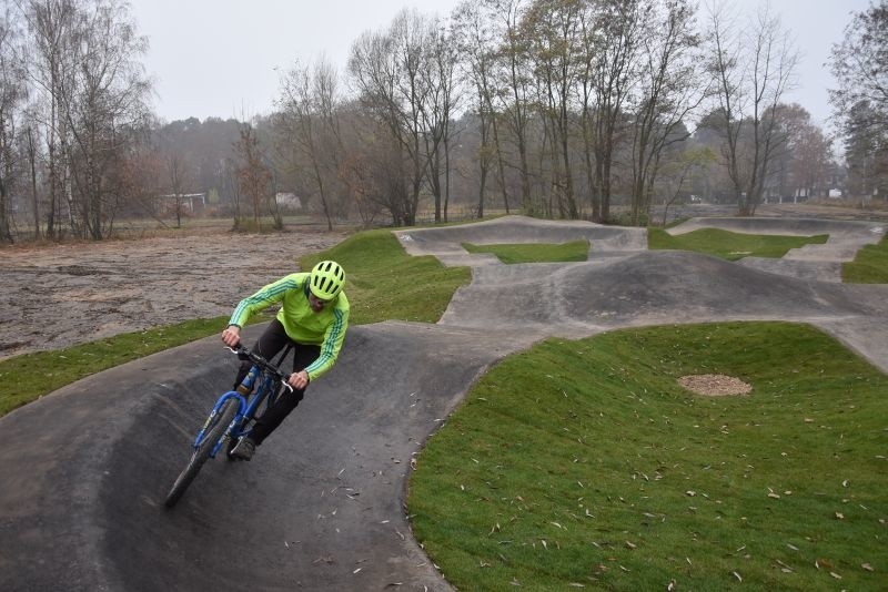 Pumptrack na Stawach Stefańskiego już jest prawie gotowy. Otwarcie w grudniu [zdjęcia, FILM]