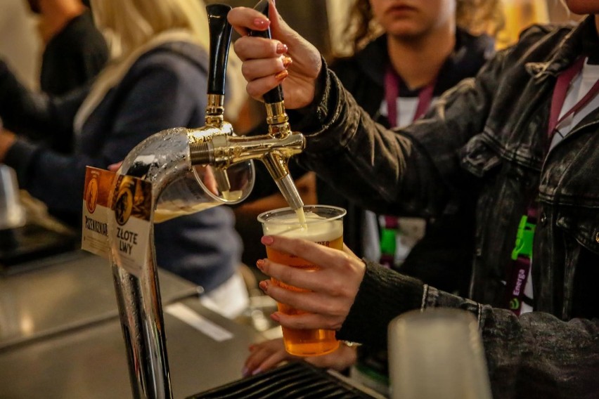 Polacy konsumują znaczniej mniej alkoholu w piwie. Piwo...