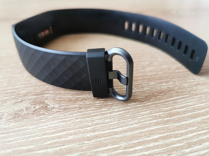 Charge 4, pierwsza opaska fitness Fitbit z GPS. Czy to najlepszy tego typu tracker na rynku? Test, recenzja
