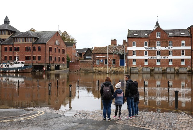 W niektórych rejonach Wielkiej Brytanii wydano ostrzeżenia przed powodzią