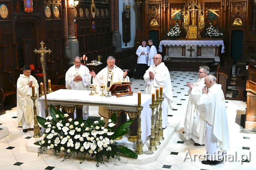 Arcybiskup Józef Guzdek przewodniczył uroczystościom...