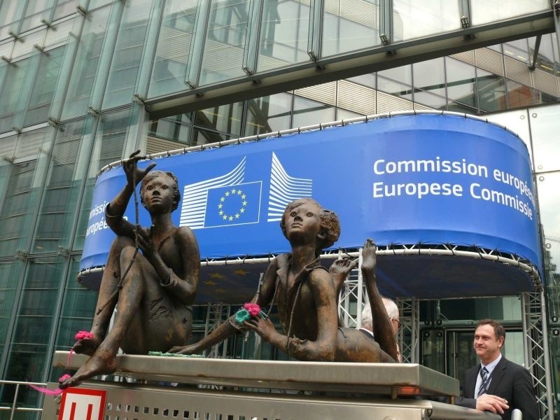 Wejście do budynku Komisji Europejskiej.