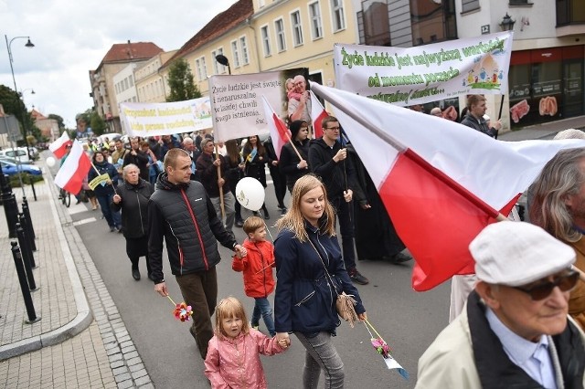 W tym roku marsz odbył się pod hasłem ,,Tato bądź, prowadź i chroń'' Przejdź dalej -->