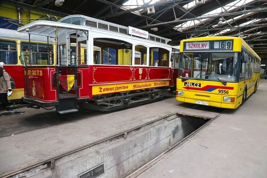 Oto zabytkowe wrocławskie tramwaje i autobusy [FILM, ZDJĘCIA]