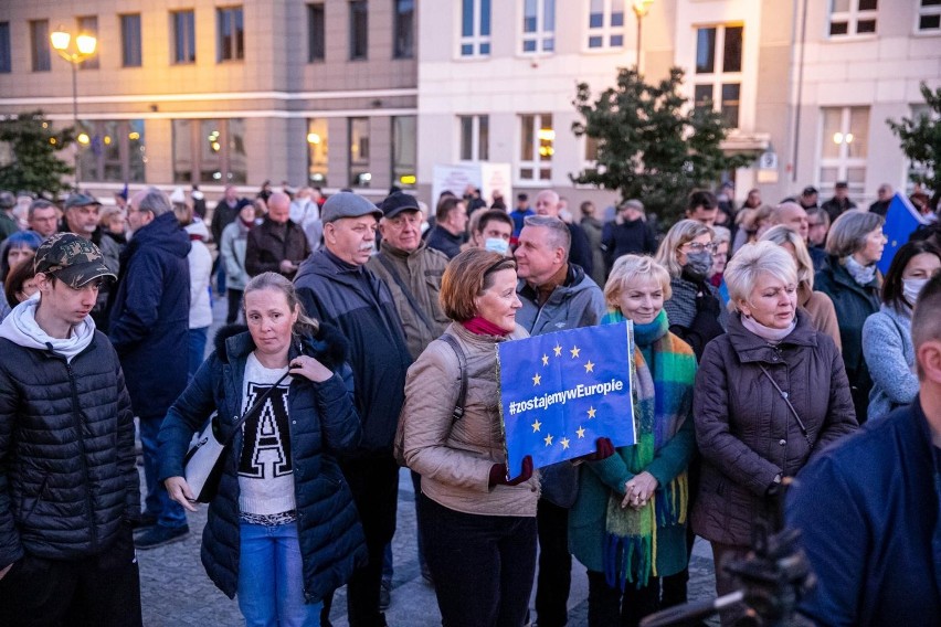 "ZostajeMY w UE" - manifestacja na Rynku Kościuszki w...