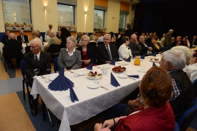 Gratulacje składał jubilatom Tadeusz Czajka, wójt gminy...