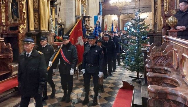 Noworoczne spotkania służb mundurowych powiatu kazimierskiego organizowane są przez parafię pod wezwaniem świętego Jana Chrzciciela w Skalbmierzu.