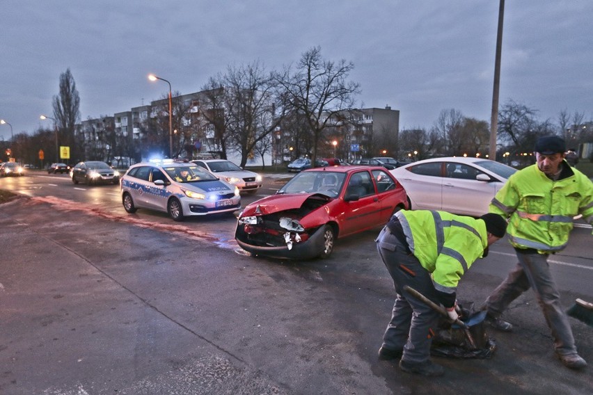 Do zderzenia dwóch fordów doszło w środę, 23 marca na...