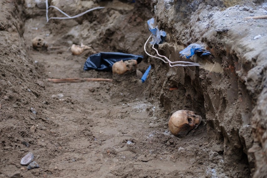 Ludzkie szkielety znajdowały się zaledwie pół metra pod...