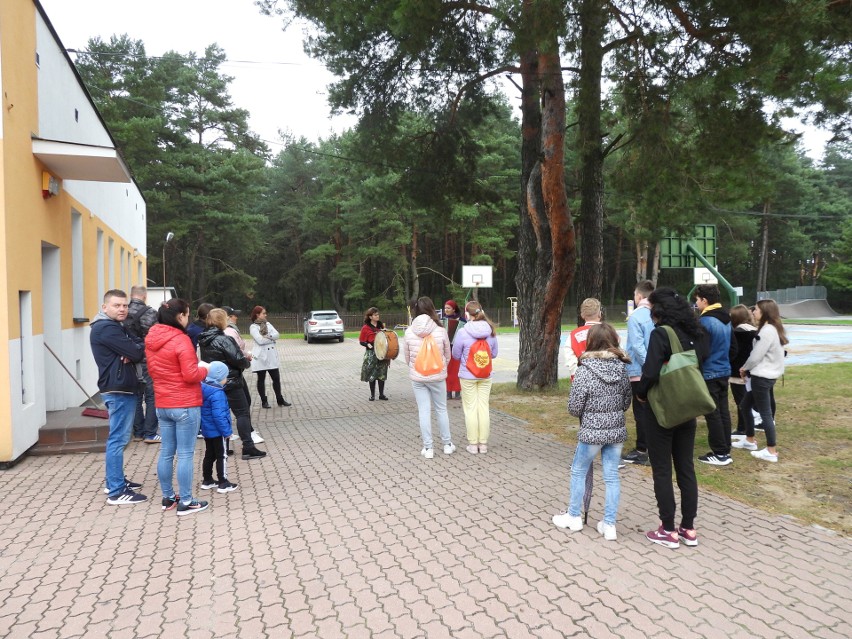 Małkinia Górna. „Opowiadacze z Natury” na nadbużańskim spacerze artystyczno-przyrodniczym. Zdjęcia 25.09.2021