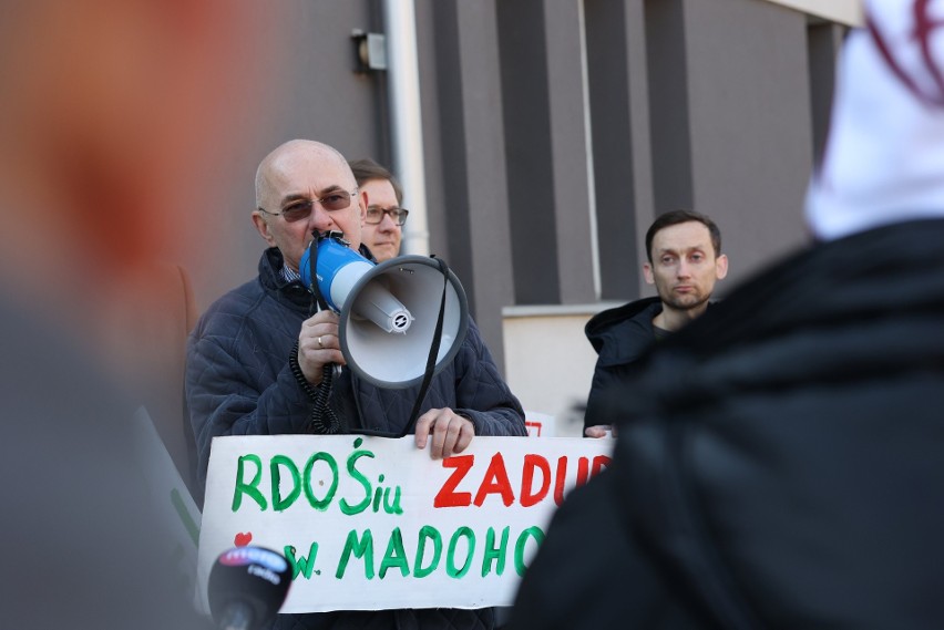 Kraków. "Chrońcie przyrodę, a nie swoje stołki". Protest przeciwko Regionalnej Dyrekcji Ochrony Środowiska [ZDJĘCIA]