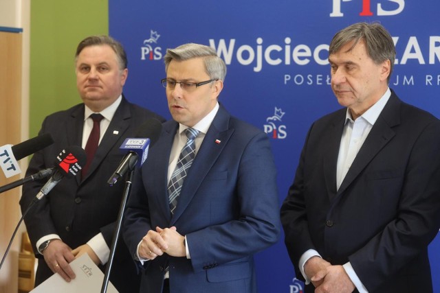 W całej Polsce ruszyła akcja zbierania podpisów pod obywatelskim projektem ustawy, która ma chronić dzieci i zwiększać uprawnienia rodziców do kontroli tego, jakie treści przekazywane są między innymi w szkołach.