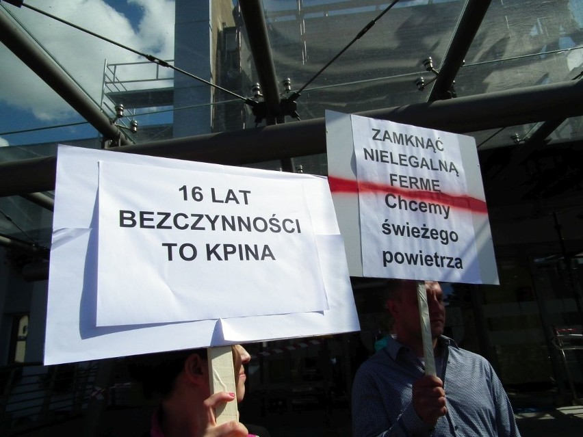 Protest przed siedzibą wójta gminy Tarnowo Podgórne