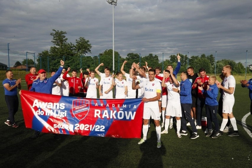 Rezerwy Rakowa awansowały do 3 ligi po zwycięskim barażu z...