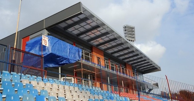 Wygląda na to, że będziemy mieć w Szczecinie dwa stadiony: nowy na terenie lotniska w Dąbiu i obecnie modernizowany przy ul. Twardowskiego (na zdjęciu nowy budynek dla VIP-ów).