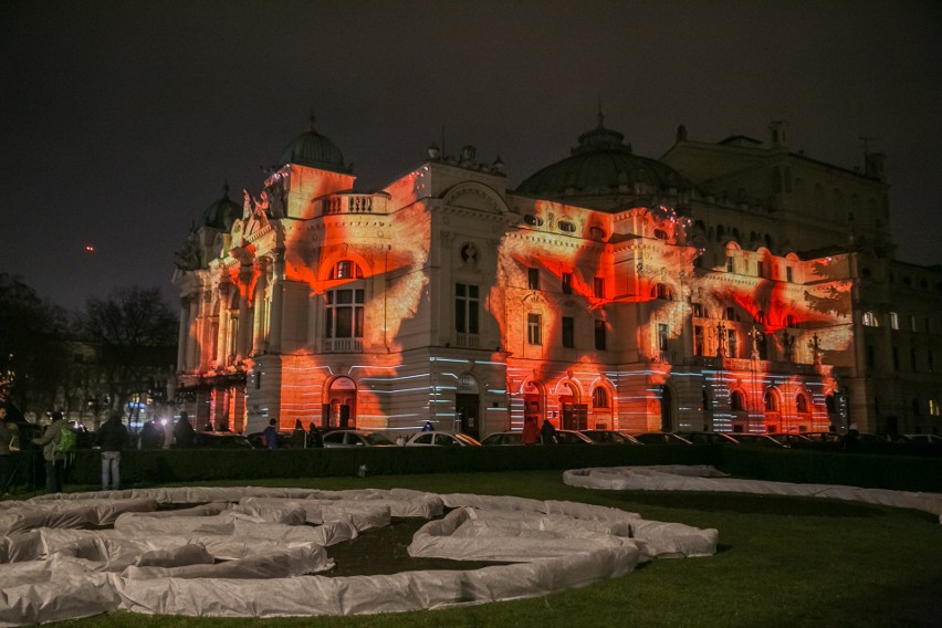 Niezwykły spektakl na fasadzie Teatru Słowackiego