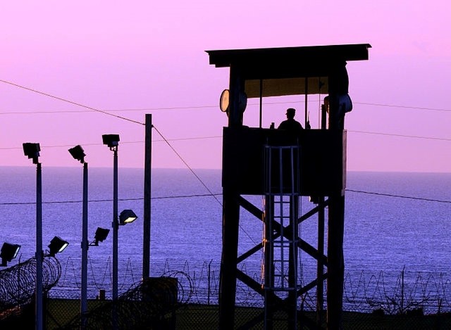 Mija 21 lat, odkąd do więzienia w Guantanamo przetransportowano pierwszych więźniów z Afganistanu.