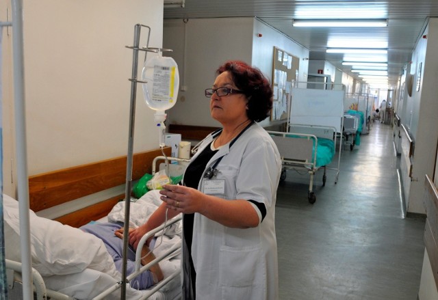 Dr Awa Barlikowska-Kostiuk twierdzi, że na szpitalnych korytarzach na Zaspie wciąż są dostawki