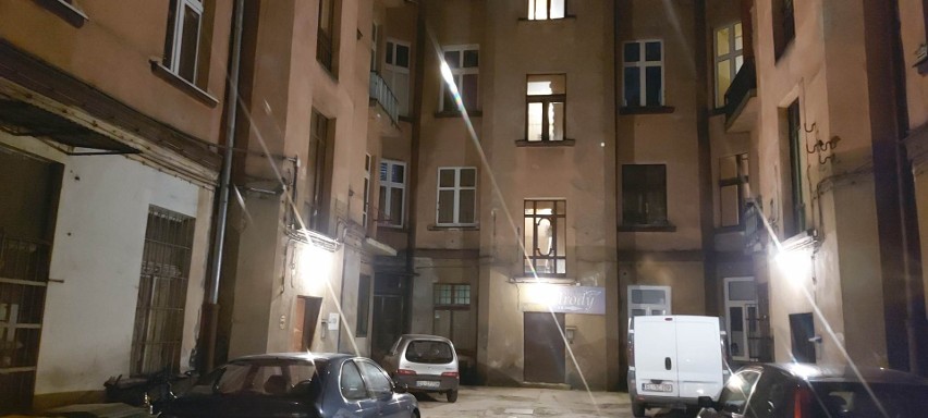 Śmierć pary Ukraińców w mieszkaniu na ulicy Piotrkowskiej w Łodzi. Są wyniki sekcji zwłok. Wiadomo, co zabiło dwoje młodych ludzi