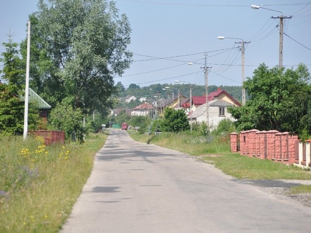 Jeśli gmina Stąporków przekaże dotację powiatowi koneckiemu, może to oznaczać zielone światło także dla budowy drogi w Krasnej. 