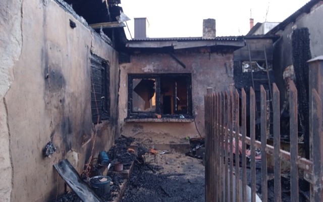 Do pożaru doszło 10 kwietnia. W jego wyniku dom został niemal całkowicie zniszczony.
