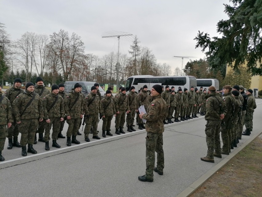Żołnierze Obrony Terytorialnej z batalionów lekkiej piechoty w Radomiu i Grójcu szkolą się na Sadkowie i w Toruniu