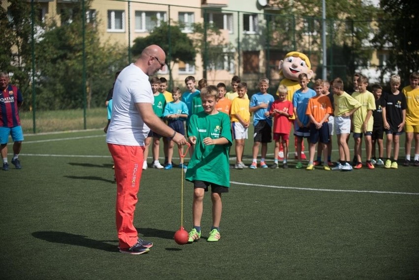 Lekcja wf-u z Szymonem Ziółkowskim w ZS 8 w Toruniu [zdjęcia]