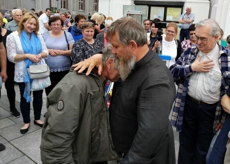 Dalszy ciąg historii ks. Jarosława Cieleckiego. Wiemy dlaczego zostal suspendowany