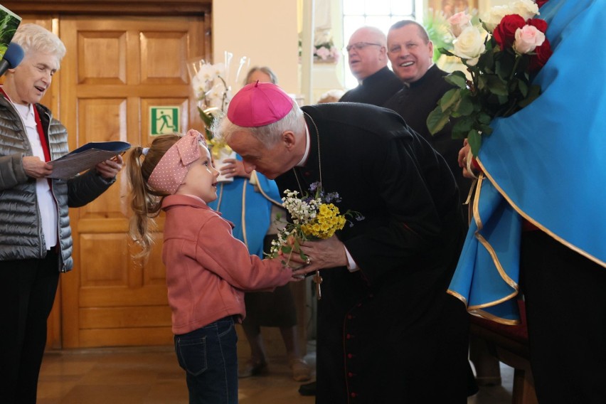 W Morawicy życzenia księdzu Biskupowi Marianowi Florczykowi...