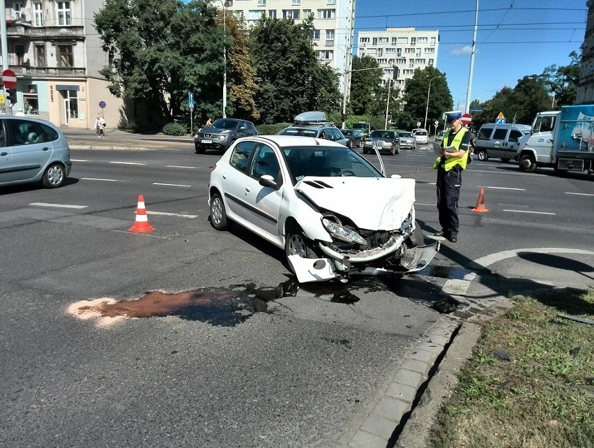 Wypadek na skrzyżowaniu Grabiszyńskiej i Zaporoskiej (ZDJĘCIA)