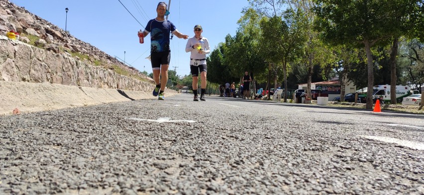 Wielki wyczyn zawodnika z Polic. 10,5 dnia w wodzie, na rowerze i w biegu. A na dokładkę 21 km 