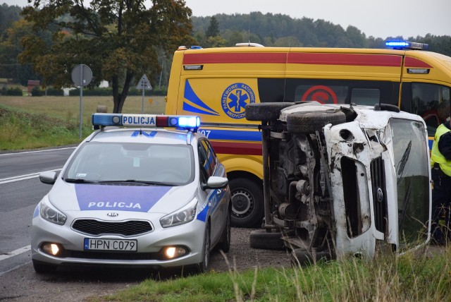 Dzisiaj (wtorek, 28.09.2021 r.) po godzinie 15 na drodze krajowej nr 20 niedaleko Wołczy Małej (gm. Miastko) doszło do wypadku.