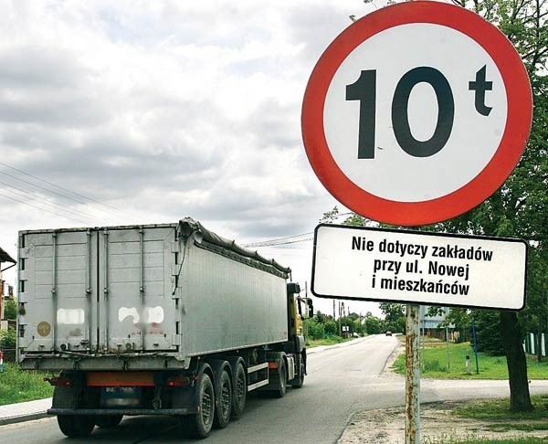 Ciężarówki wyładowane zmienią nie mogą jeździć wyremontowaną ulicą Nową w Nisku. Tak zdecydował starosta niżański. 
