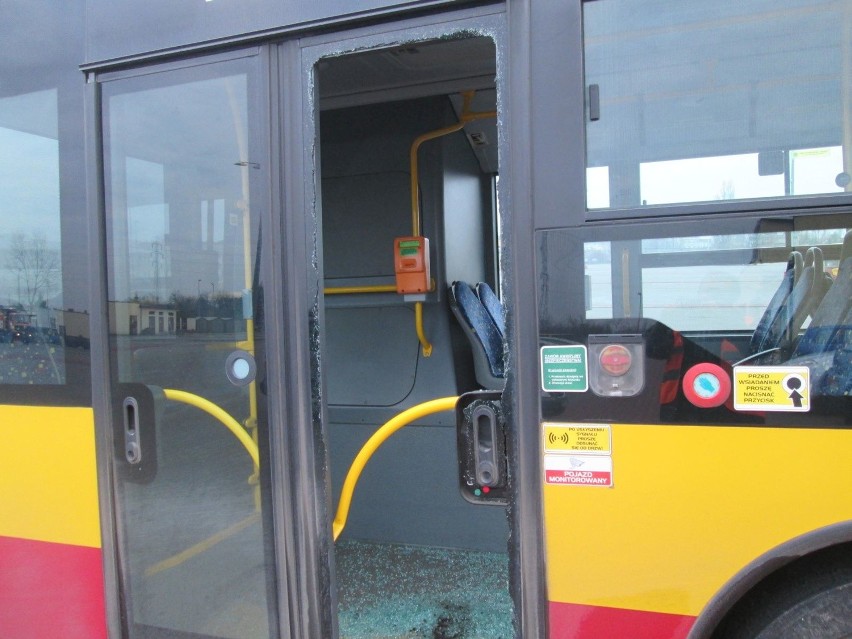 Autobus MPK Łódź ostrzelany z wiatrówki w centrum miasta. Policja szuka sprawców