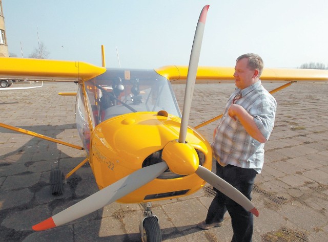 Cezary Skórka jest paralotniarzem, pilotem szybowcowym i pilotem samolotów ultralekkich. Od 2002 r. na paralotni a od 2007 r. w swojej żółtej maszynie ogląda z góry Szczecin i fotografuje go takim, jakim wielu z nas nigdy go nie zobaczy na żywo. Jego zdjęcia można obejrzeć na stronie www.flickr.com (aktualne galerie) oraz www.cezaryskorka.pl.