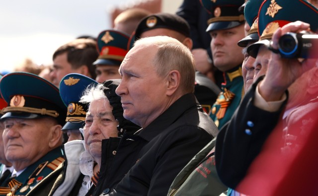 Spekulacje o chorobie Putina podsycił jego wygląd i sposób poruszania się podczas defilady 9 maja