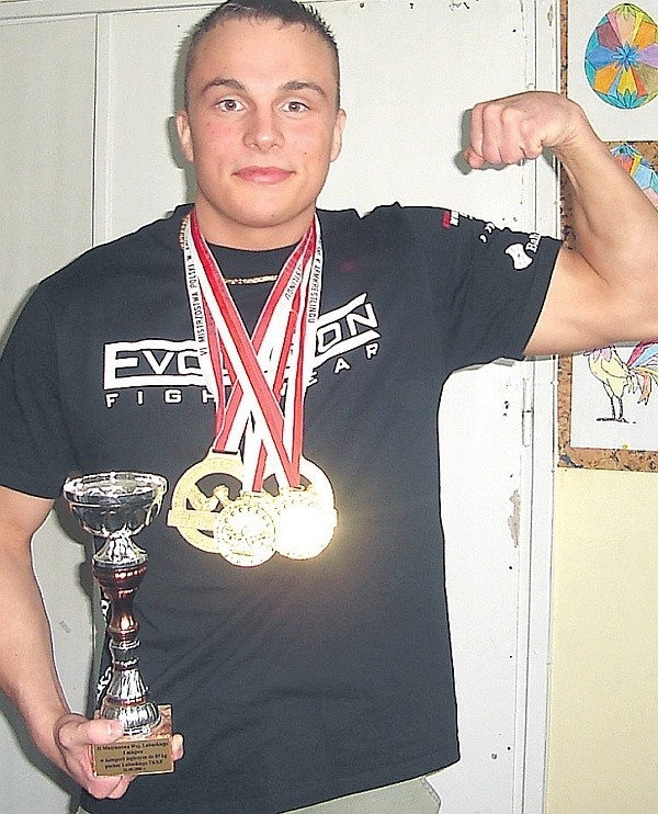 Uprawiający armwrestling Bartosz Jakubowski wyszedł na czołogłosowania na sportowca gminy Suchań.