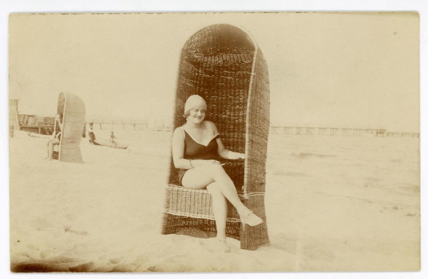 Na plaży gdyńskiej, fot. Roman Morawski, ok. 1930 r.